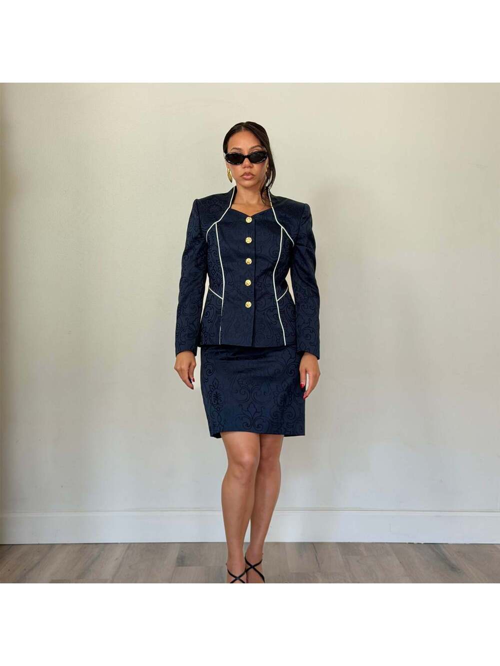 Escada - Picture 4 of 9